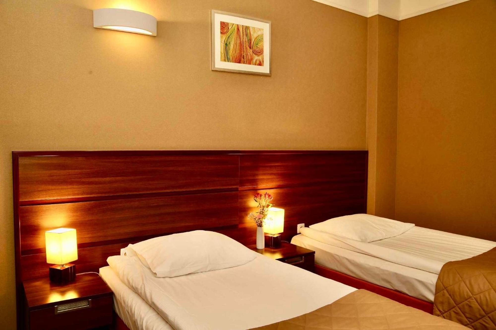 Hotel Teczowy Mlyn Kielce Exterior foto