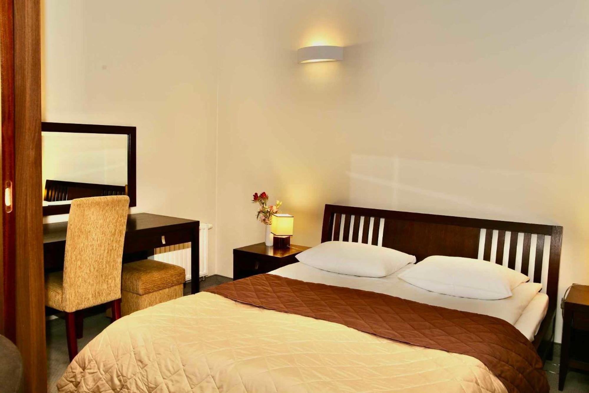 Hotel Teczowy Mlyn Kielce Exterior foto