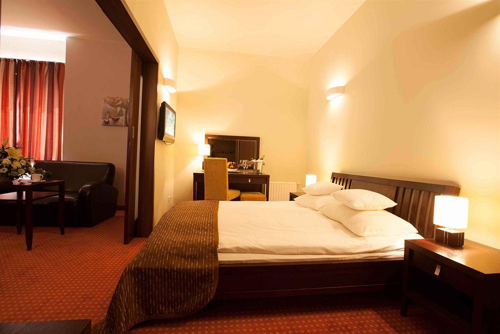Hotel Teczowy Mlyn Kielce Exterior foto