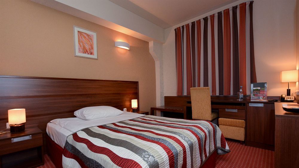 Hotel Teczowy Mlyn Kielce Exterior foto