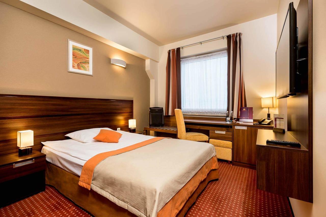 Hotel Teczowy Mlyn Kielce Exterior foto